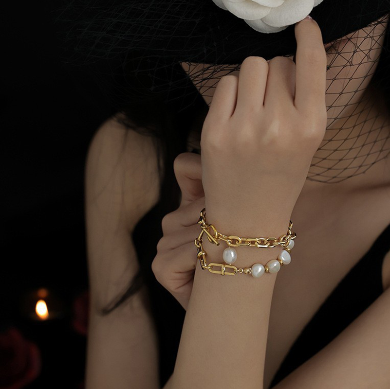 Romance in Pearl Bracelet