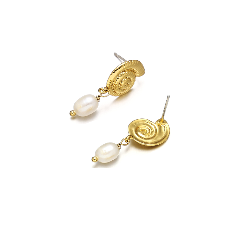 Aretes de perlas de caracola